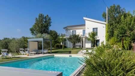 Villa 3 camere, con piscina