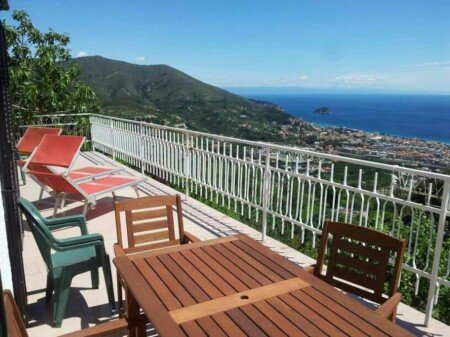 Casa 2 camere, con giardino