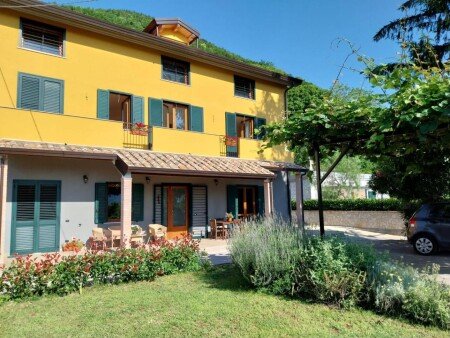 Casa 2 camere, con giardino