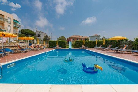 Aparthotel 4 ospiti, con piscina