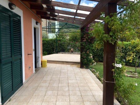 Villa 1 camera, con giardino