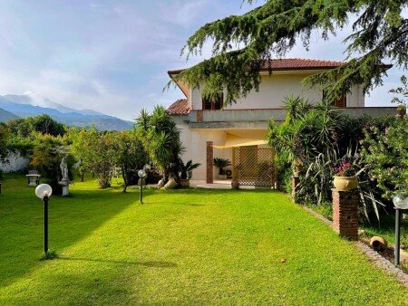 Villa 3 camere, con giardino