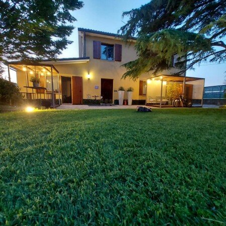 Casa 2 camere, con giardino