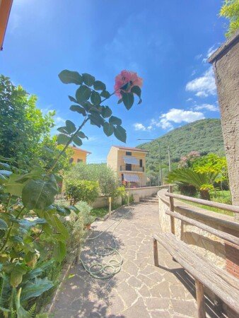 Villa 1 camera, con giardino