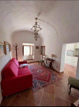 Casa 2 camere, con giardino