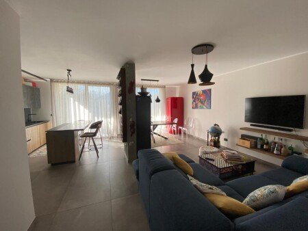 Casa 2 camere, con giardino