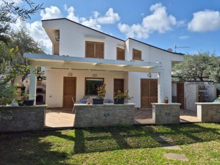 Casa 2 camere, con giardino