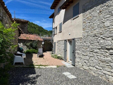 Casa 1 camera, con giardino