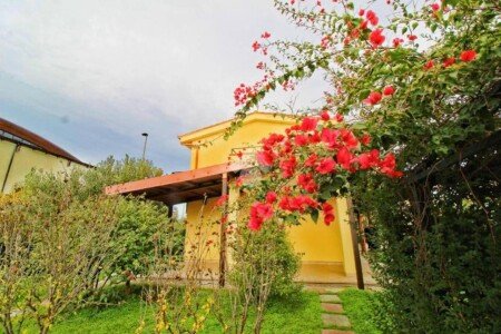 Casa 2 camere, con giardino