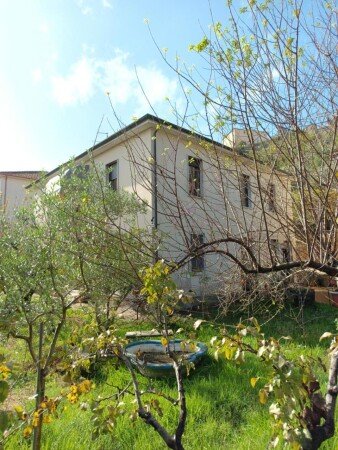 Casa 2 camere, con giardino