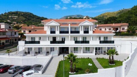 Hotel con giardino