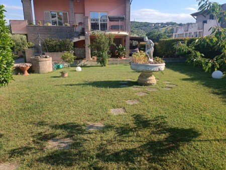 Casa 2 camere, con giardino