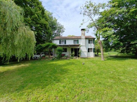 Casa 2 camere, con giardino