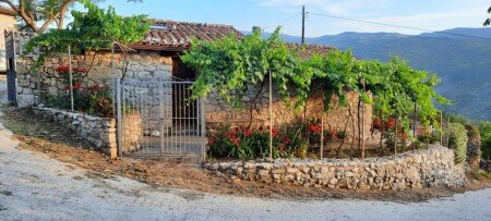 Casa 1 camera, con giardino