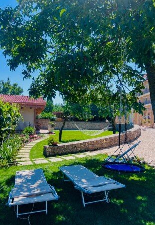 Villa 2 camere, con giardino