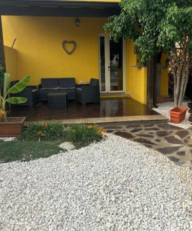 Casa 1 camera, con giardino