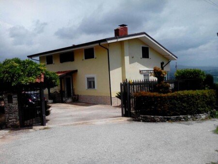 Casa 2 camere, con giardino
