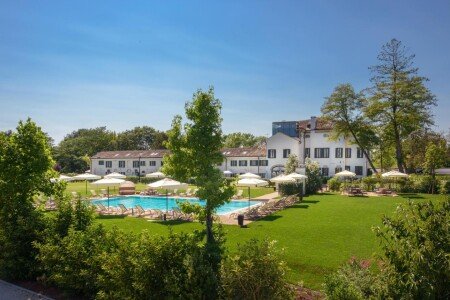 Hotel mit Pool