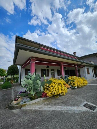 Casa 3 camere, con giardino