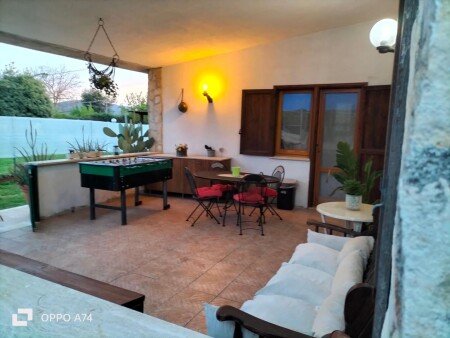 Casa 2 camere, con giardino