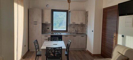 Casa 1 camera, con giardino