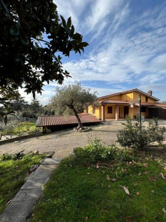 Casa 3 camere, con giardino