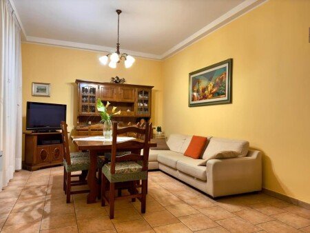 Casa 3 camere, con giardino
