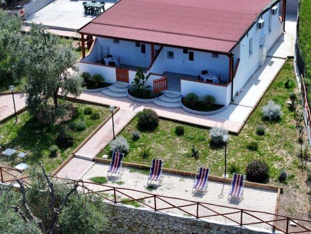 Casa 1 camera, con giardino