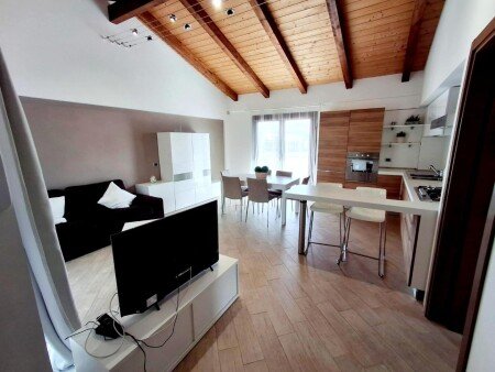 Casa 2 camere, con giardino