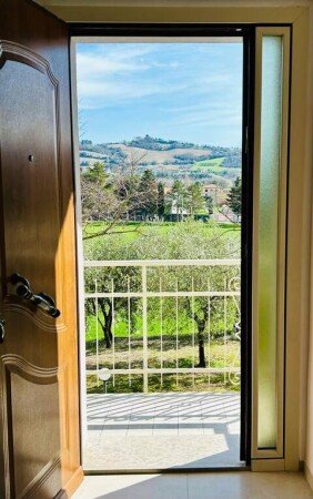 Casa 3 camere, con giardino