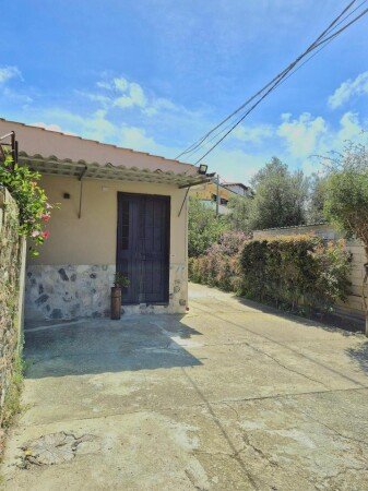 Casa 2 camere, con giardino