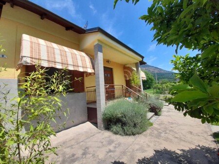 Casa 2 camere, con giardino