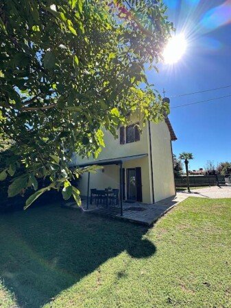 Casa 1 camera, con giardino