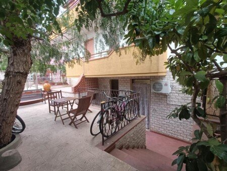 Casa 2 camere, con giardino