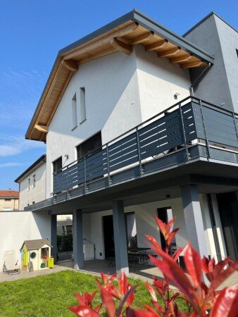 Casa 2 camere, con giardino