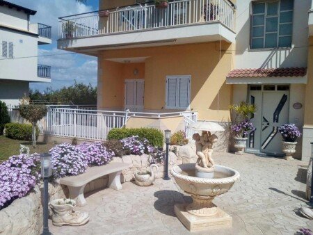 Villa 3 camere, con giardino