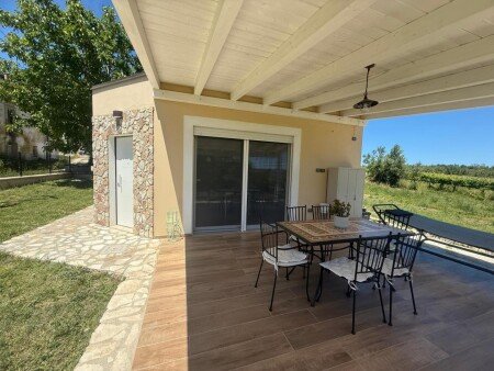 Casa 1 camera, con giardino