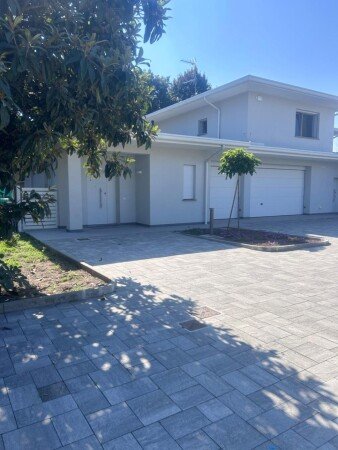 Casa 2 camere, con giardino