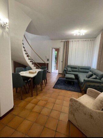 Casa 4 camere, con giardino