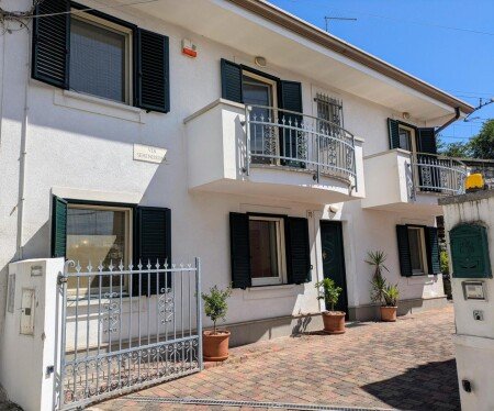 Casa 2 camere, con giardino