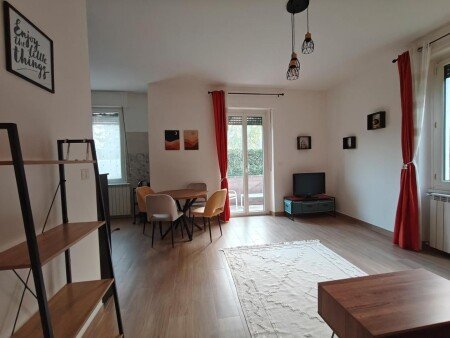 Casa 2 camere, con giardino