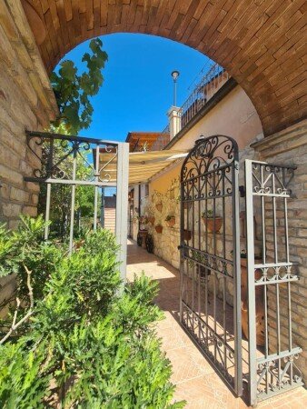 Casa 4 camere, con giardino