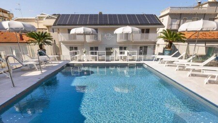 Hotel con piscina