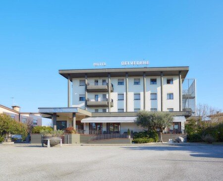 Hotel con giardino