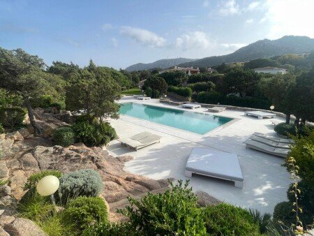 House 6 guests, with pool