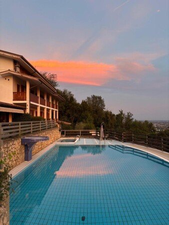 Hotel con piscina