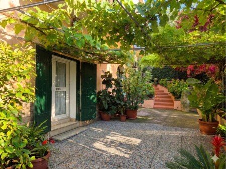Casa 1 camera, con giardino