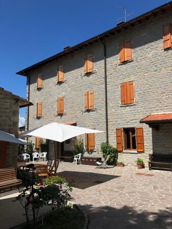 Hotel con giardino