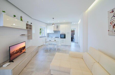 Casa 1 camera, con giardino