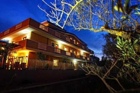 Aparthotel 5 ospiti, con giardino